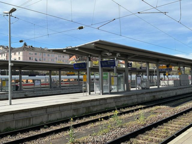 Streik bei der Bahn: In Passau ist es noch ruhiger als sonst. Die Züge nach Österreich fahren aber nach Plan 😊
